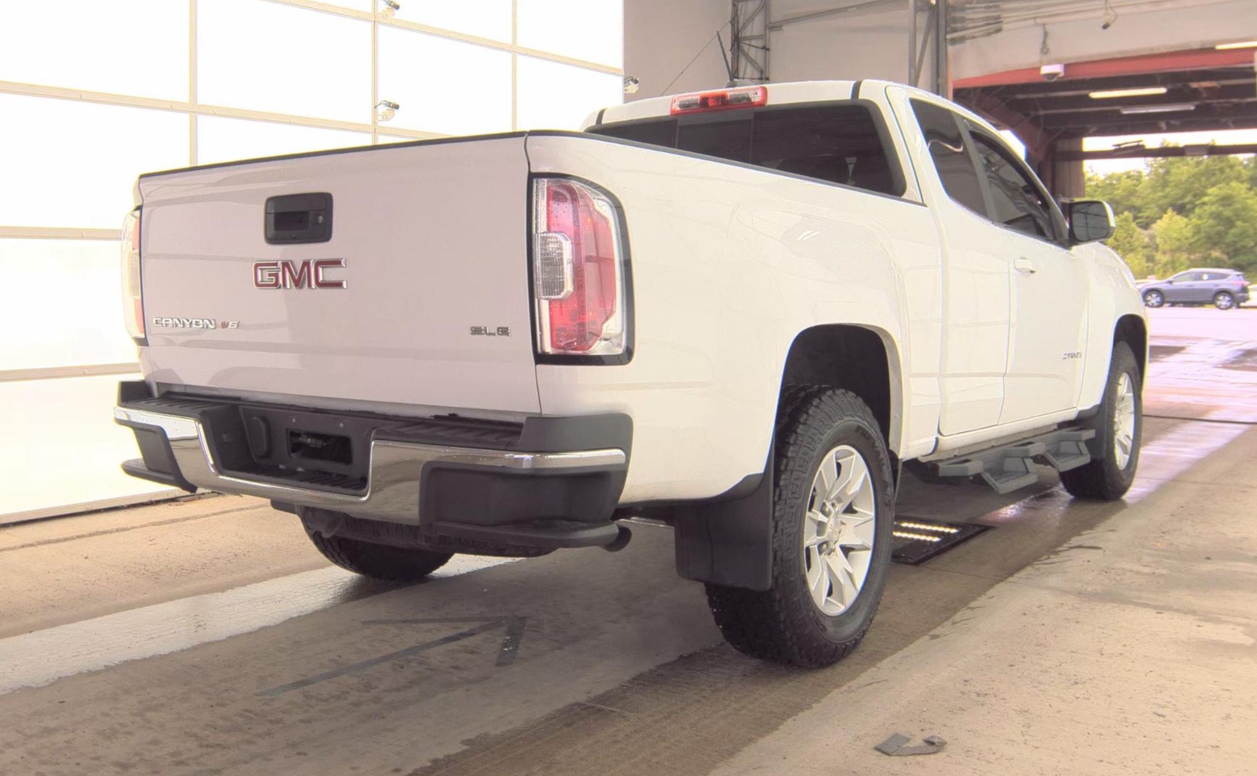 Used 2018 GMC Canyon SLE w/ SLE Convenience Package RWD image 4