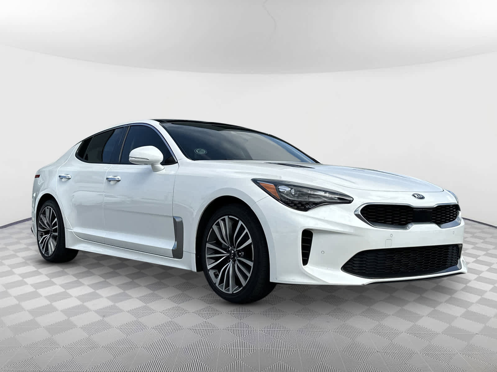 Used 2019 Kia Stinger Premium image 2