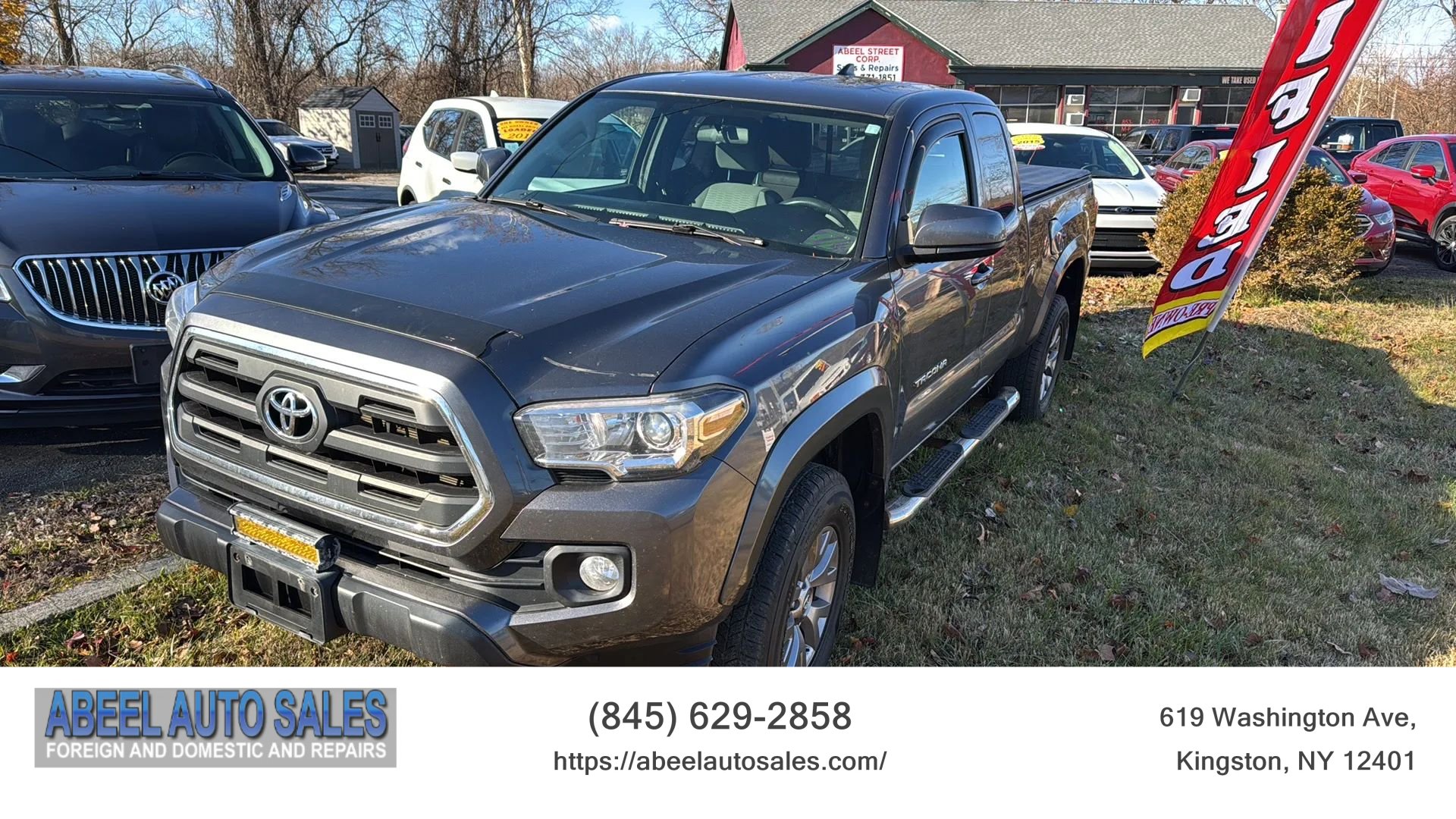 Used 2017 Toyota Tacoma SR5 w/ SR5 Appearance Package (SM) AWD/4WD image 1
