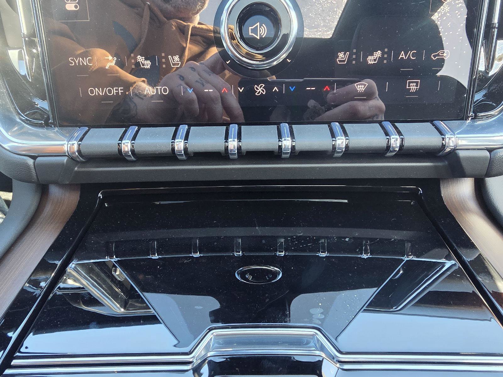 New 2026 GMC Yukon XL Denali w/ Denali Reserve Package image 24