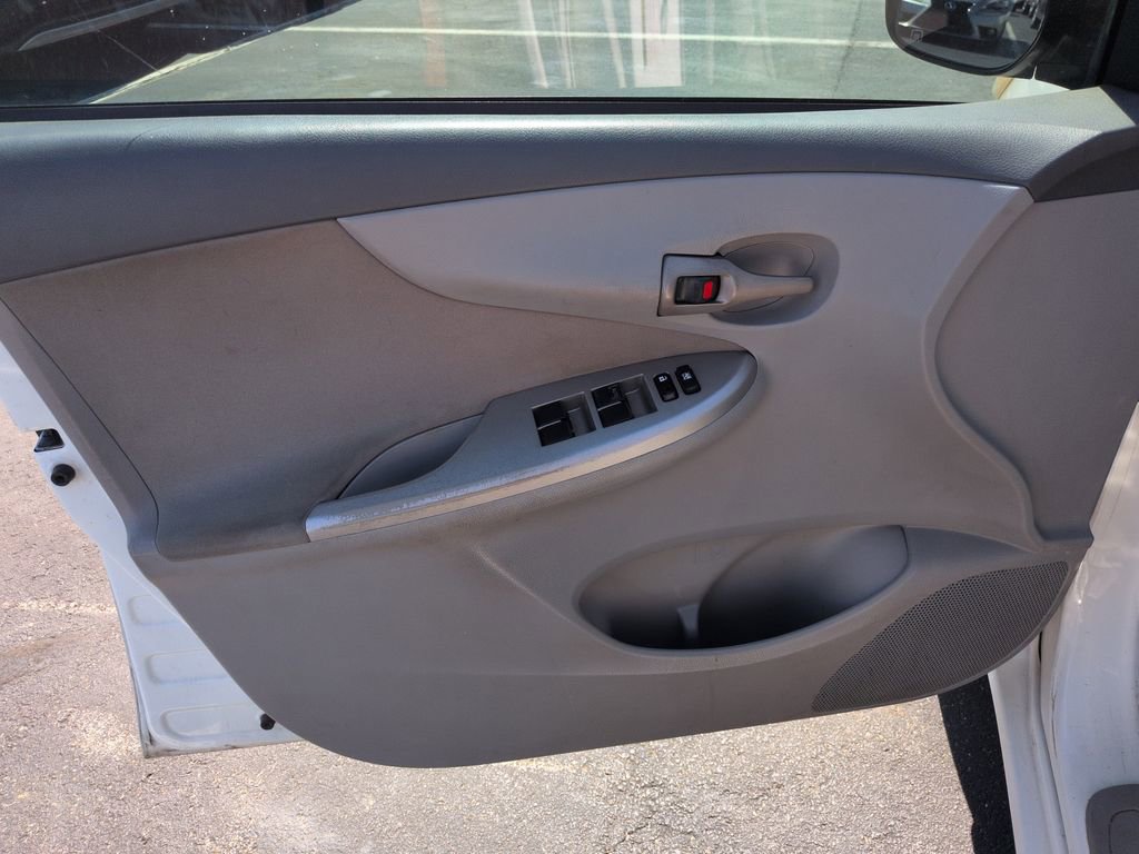 Used 2010 Toyota Corolla LE FWD image 11