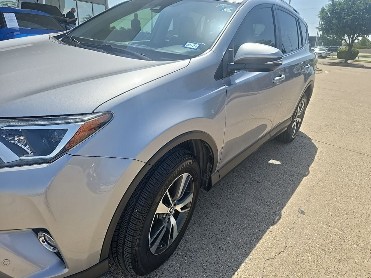 Used 2018 Toyota RAV4 XLE FWD image 1