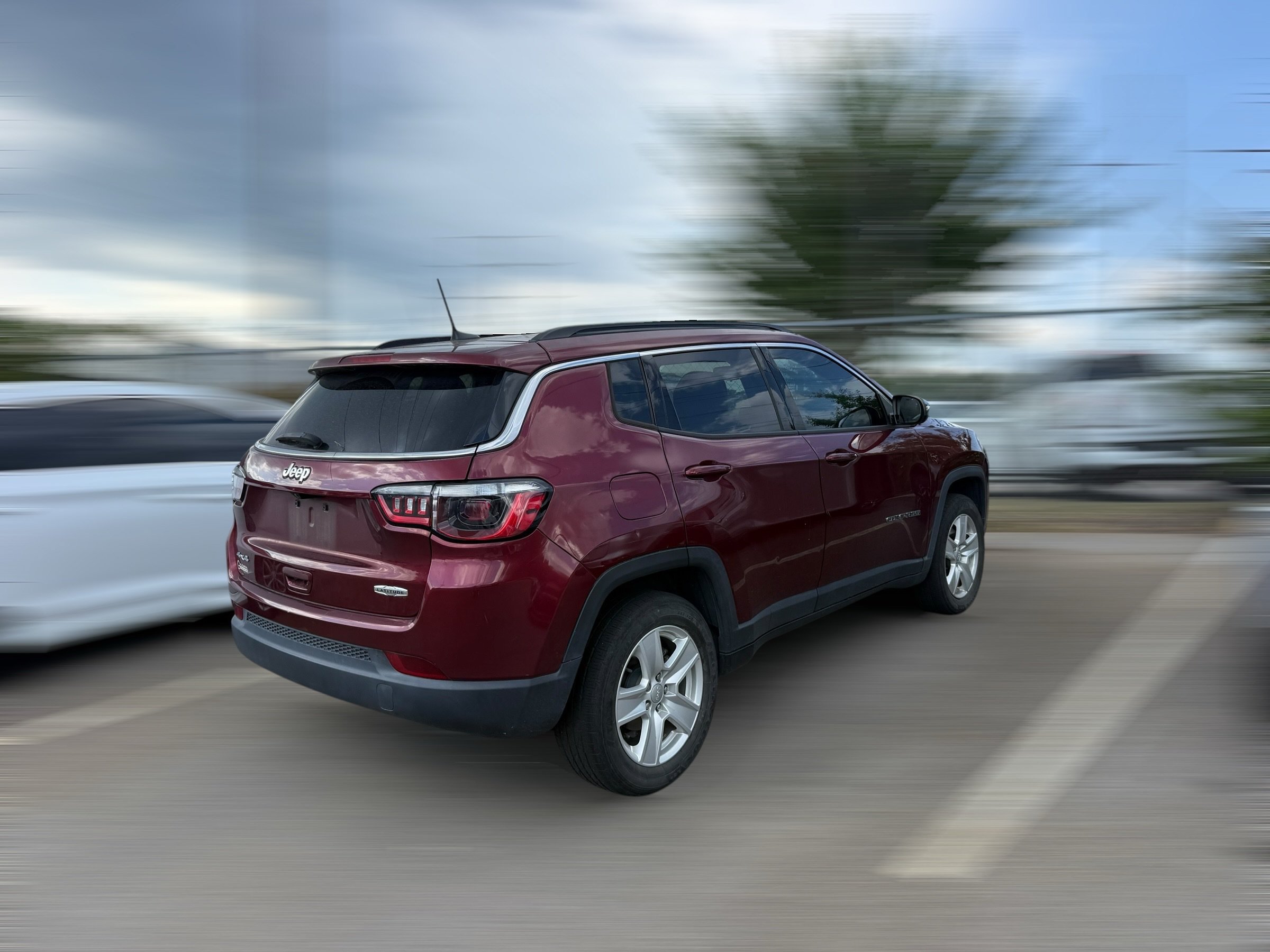 Used 2022 Jeep Compass Latitude AWD/4WD image 2