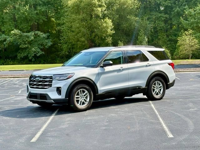 Used 2026 Ford Explorer Active w/ Active Comfort Package RWD image 2