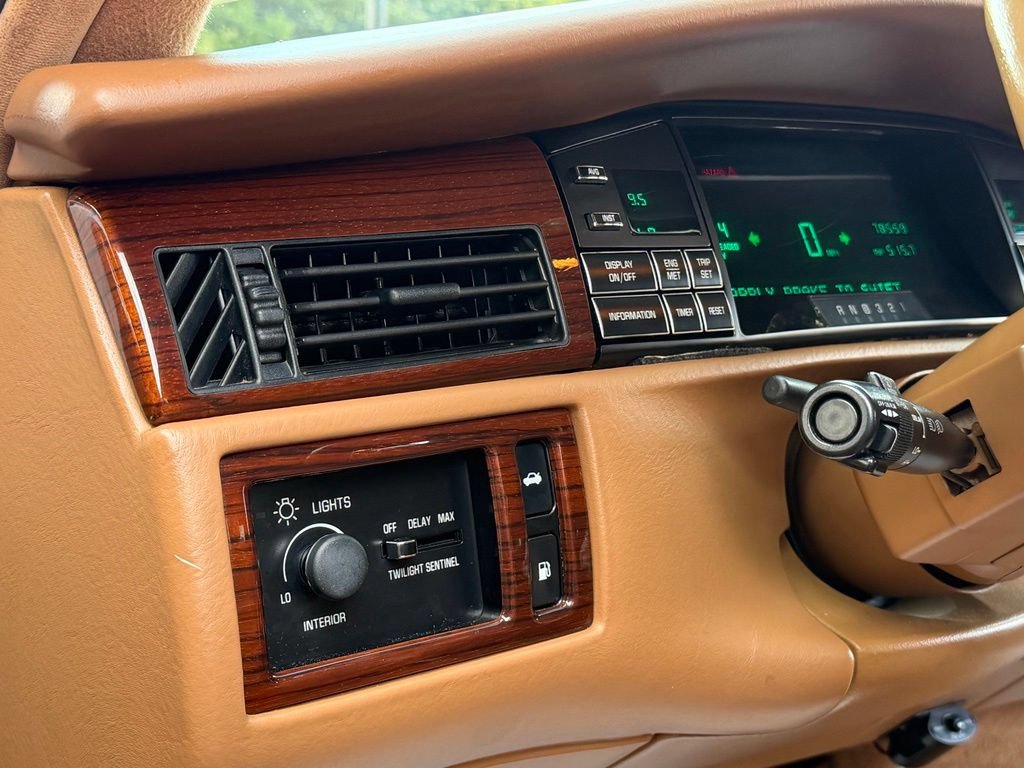 Used 1994 Cadillac De Ville Concours FWD image 28