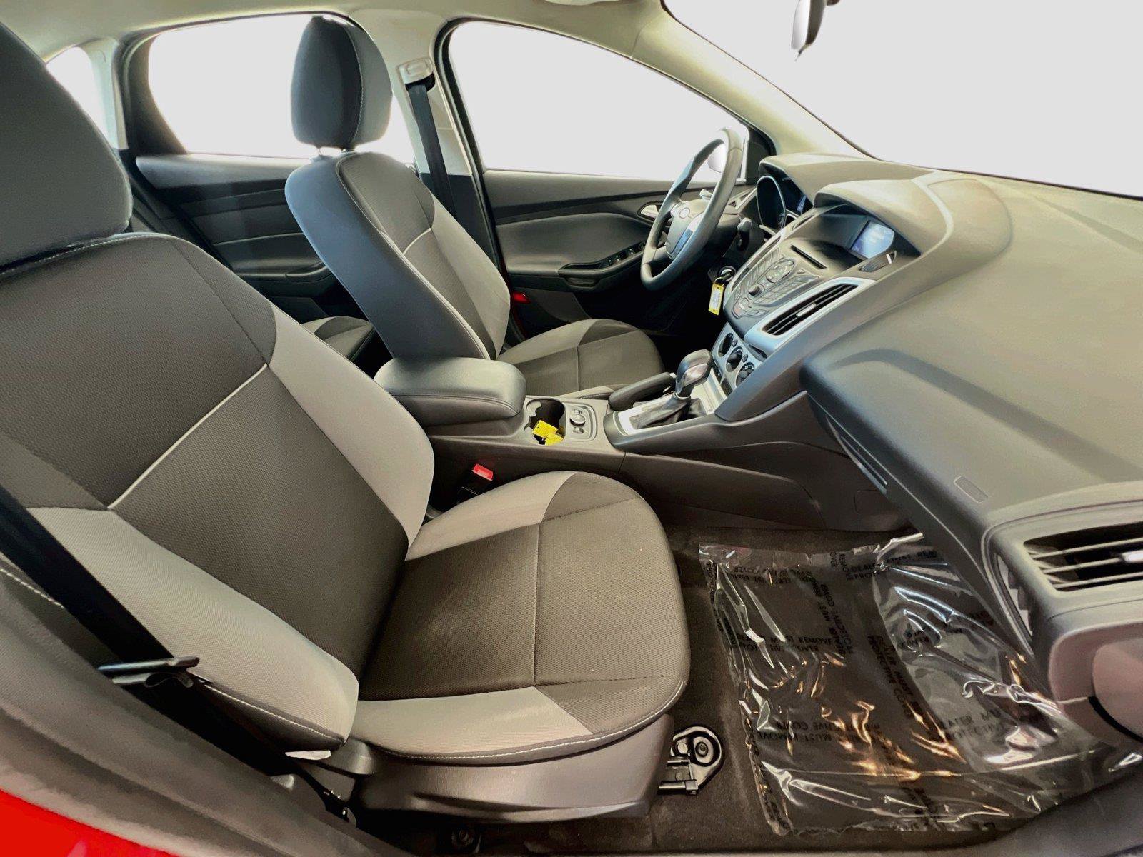 Used 2014 Ford Focus SE w/ SE Winter Package FWD image 24