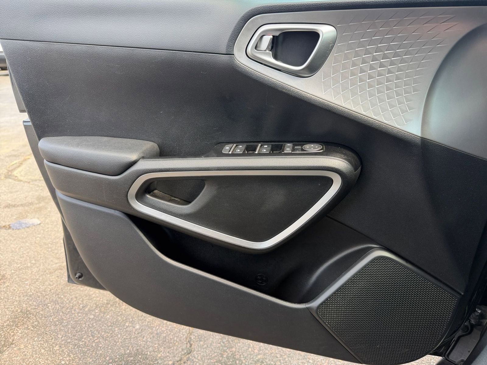 Used 2025 Kia Soul LX w/ LX Technology Package image 18