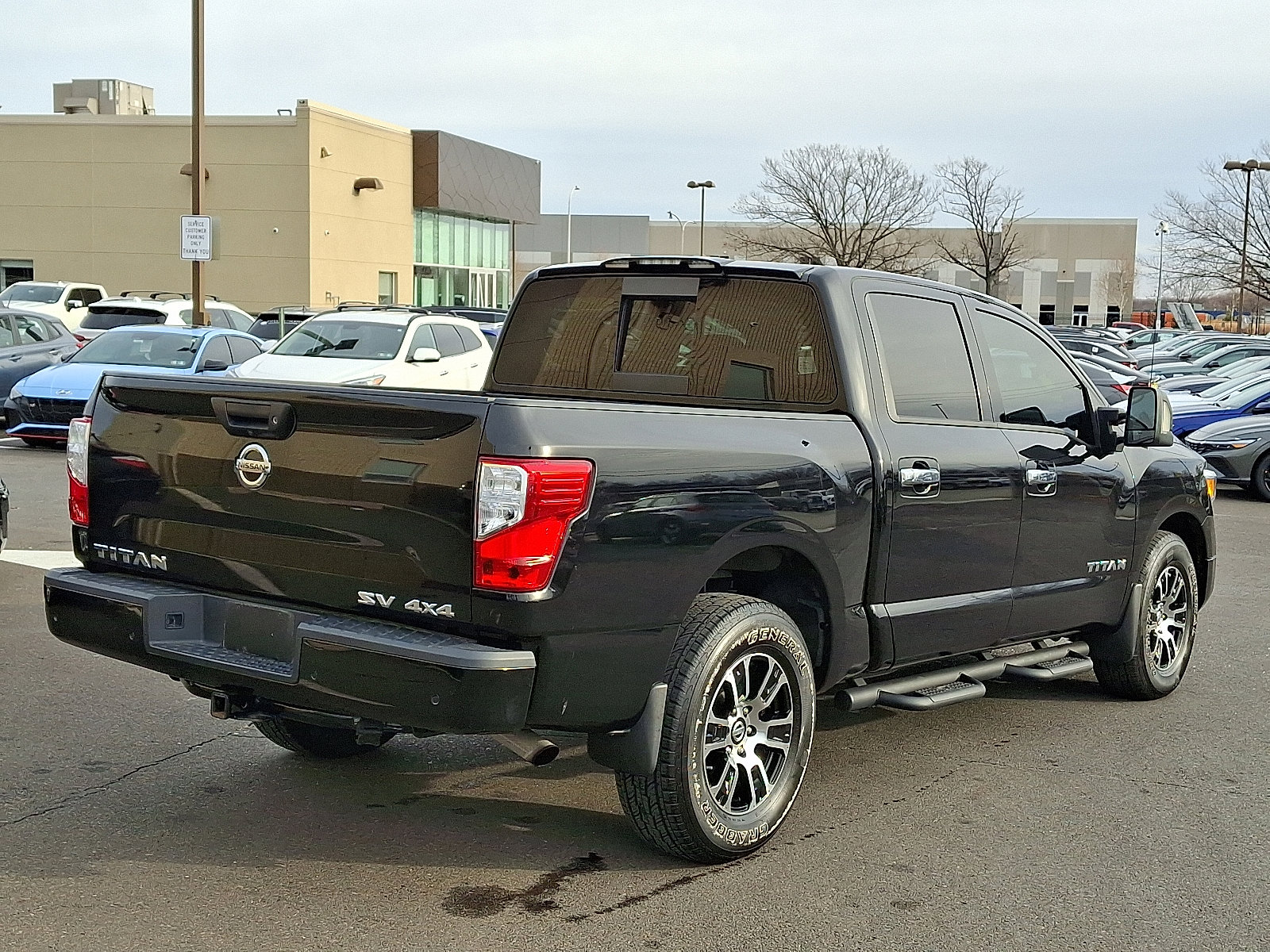 Used 2021 Nissan Titan SV w/ SV Convenience Package image 6
