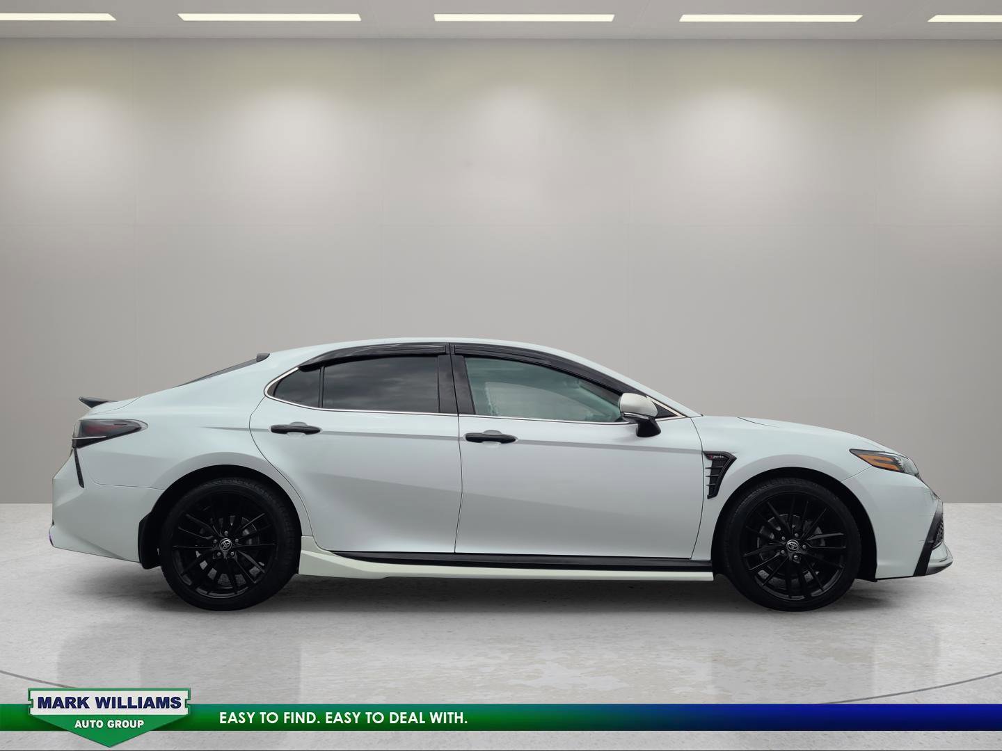 Used 2022 Toyota Camry XSE FWD image 2