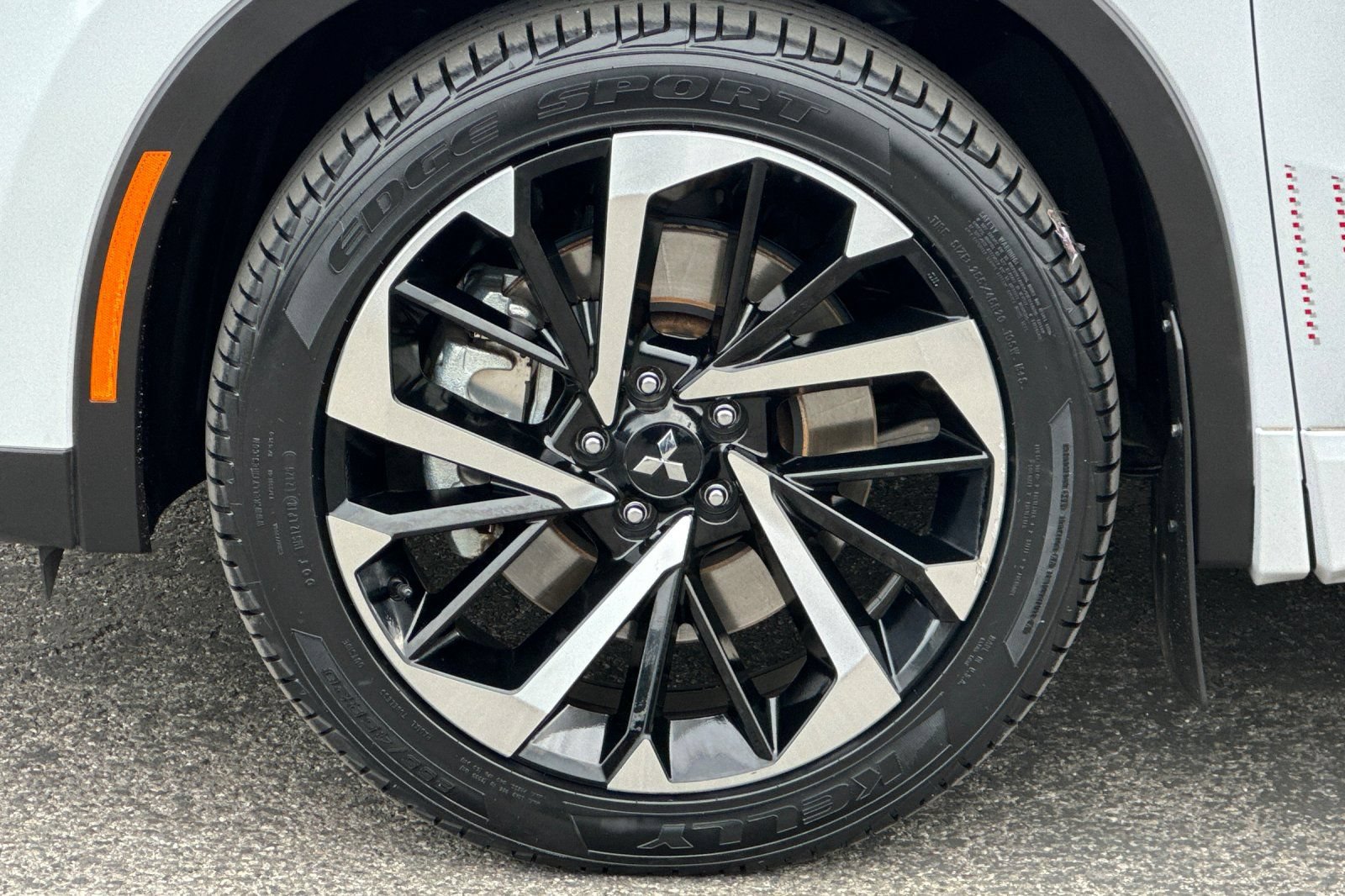 Used 2023 Mitsubishi Outlander Ralliart AWD/4WD image 38