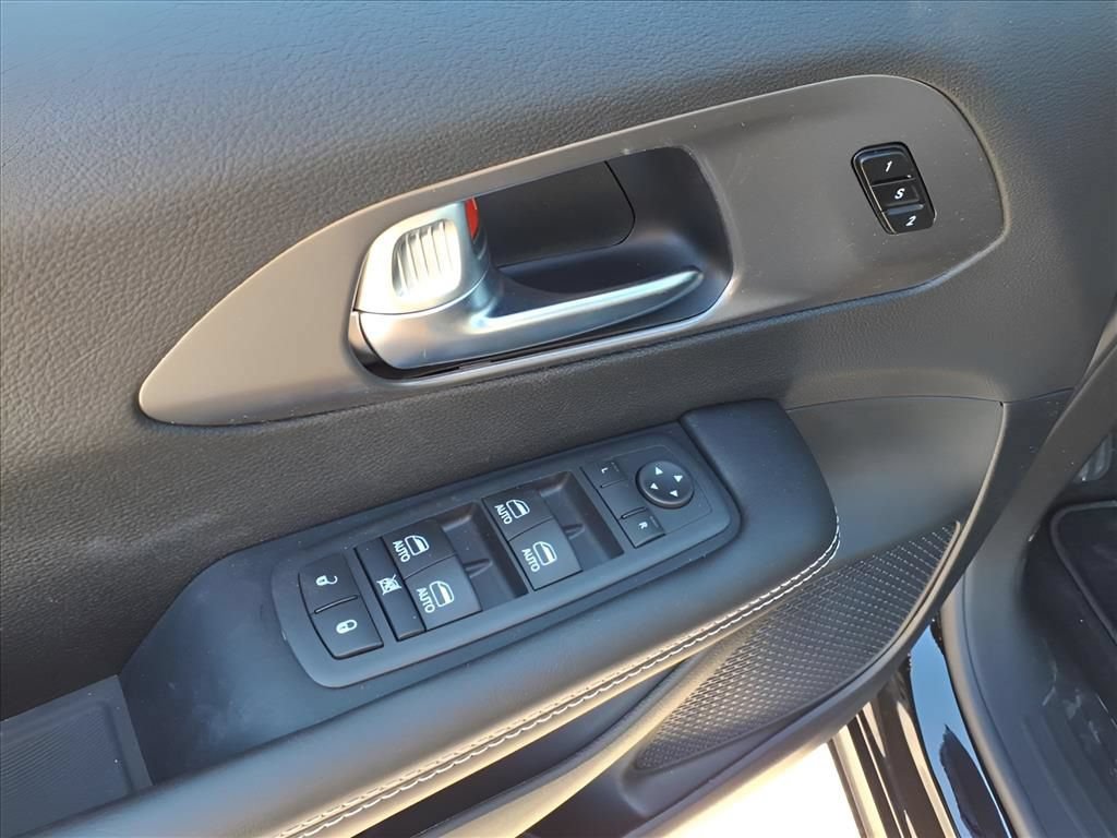 New 2026 Chrysler Pacifica Select w/ S Appearance Package AWD/4WD image 17