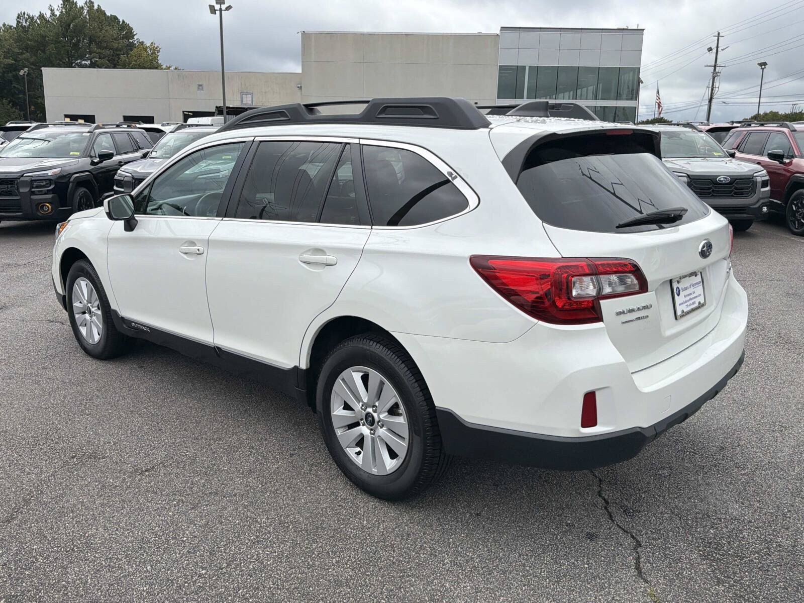 Used 2017 Subaru Outback 2.5i Premium AWD/4WD image 7
