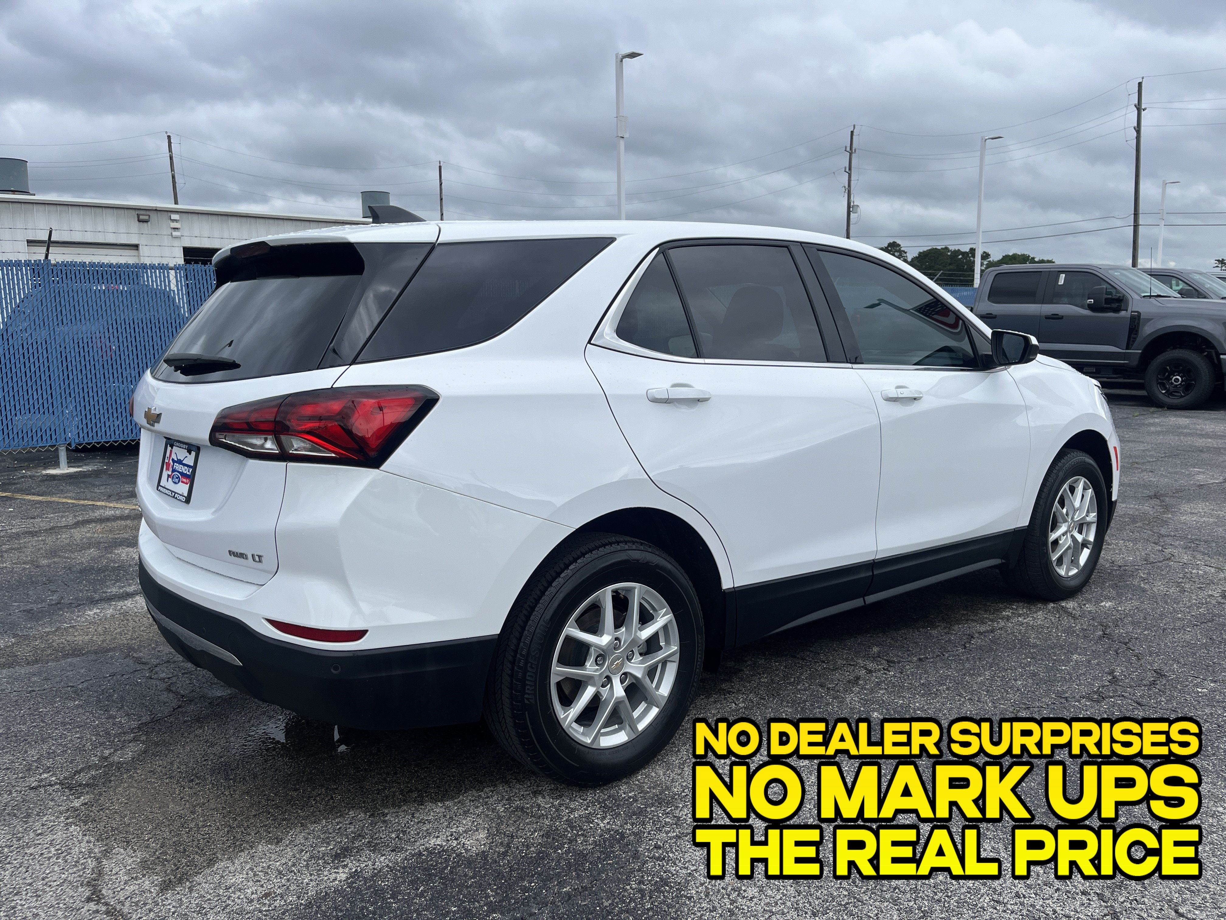 Used 2024 Chevrolet Equinox LT w/ Driver Convenience Package AWD/4WD image 2