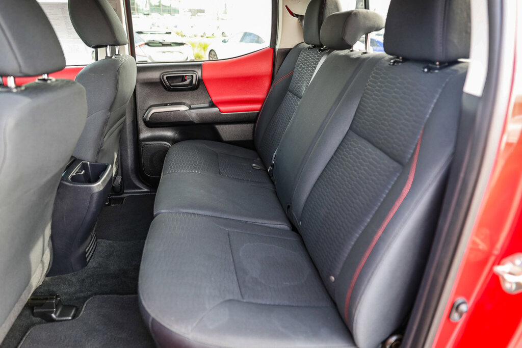 Certified 2018 Toyota Tacoma SR5 image 8