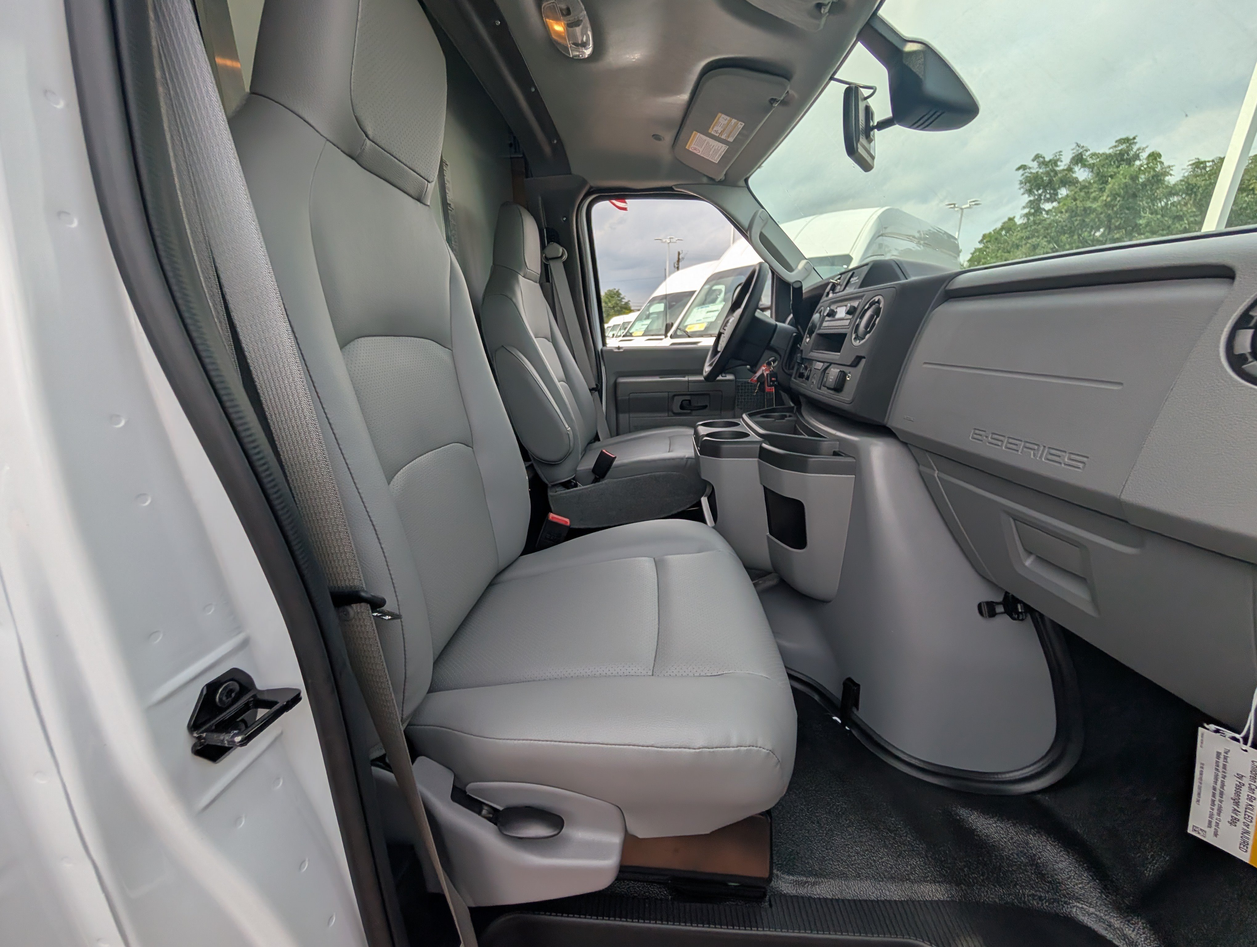 New 2027 Ford E-450 and Econoline 450 Super Duty w/ Power Equipment Group RWD image 6