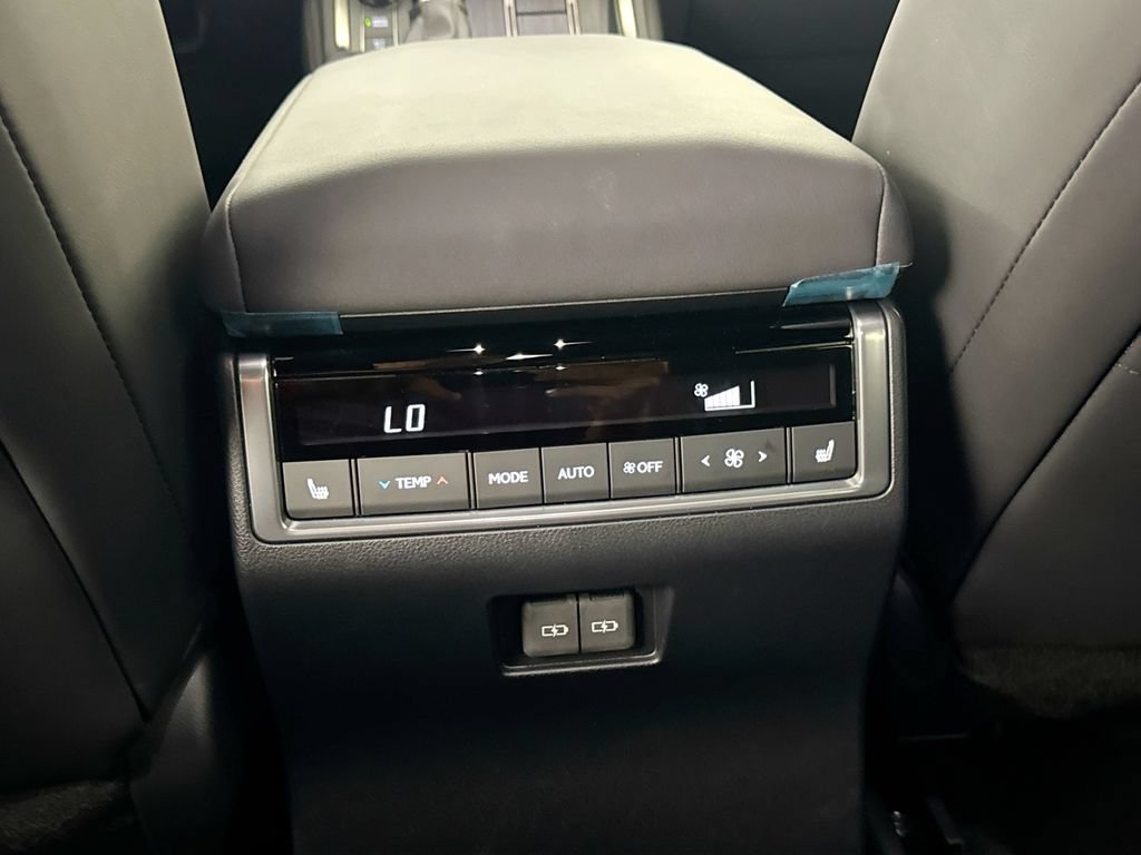 Used 2025 Lexus GX 550 w/ Cold Area Package AWD/4WD image 25