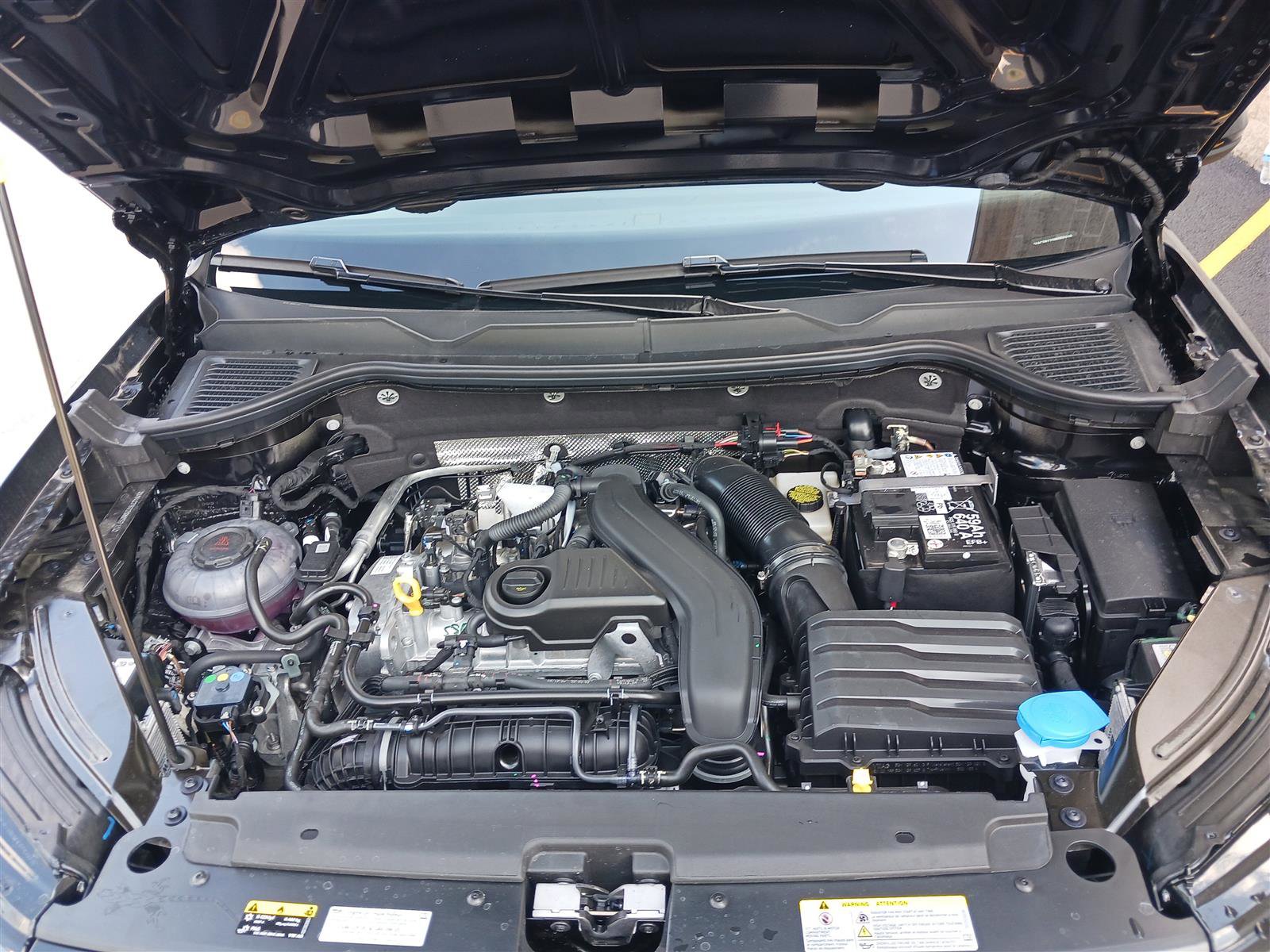 New 2025 Volkswagen Taos SEL image 9