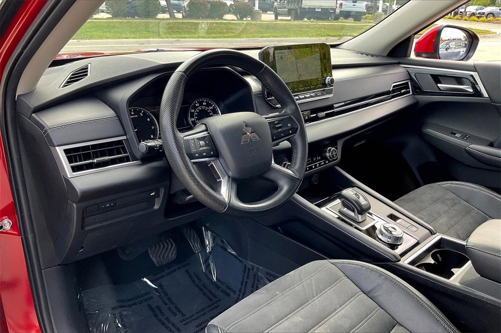 Used 2023 Mitsubishi Outlander SE image 15