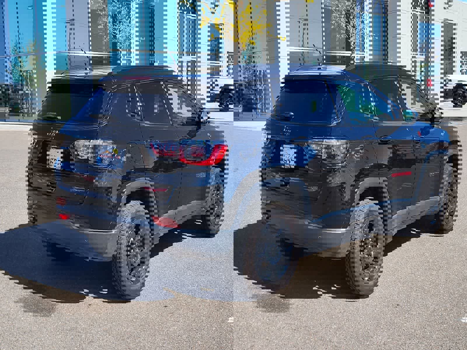 Used 2023 Jeep Compass Trailhawk w/ Sun and Sound Group AWD/4WD image 5