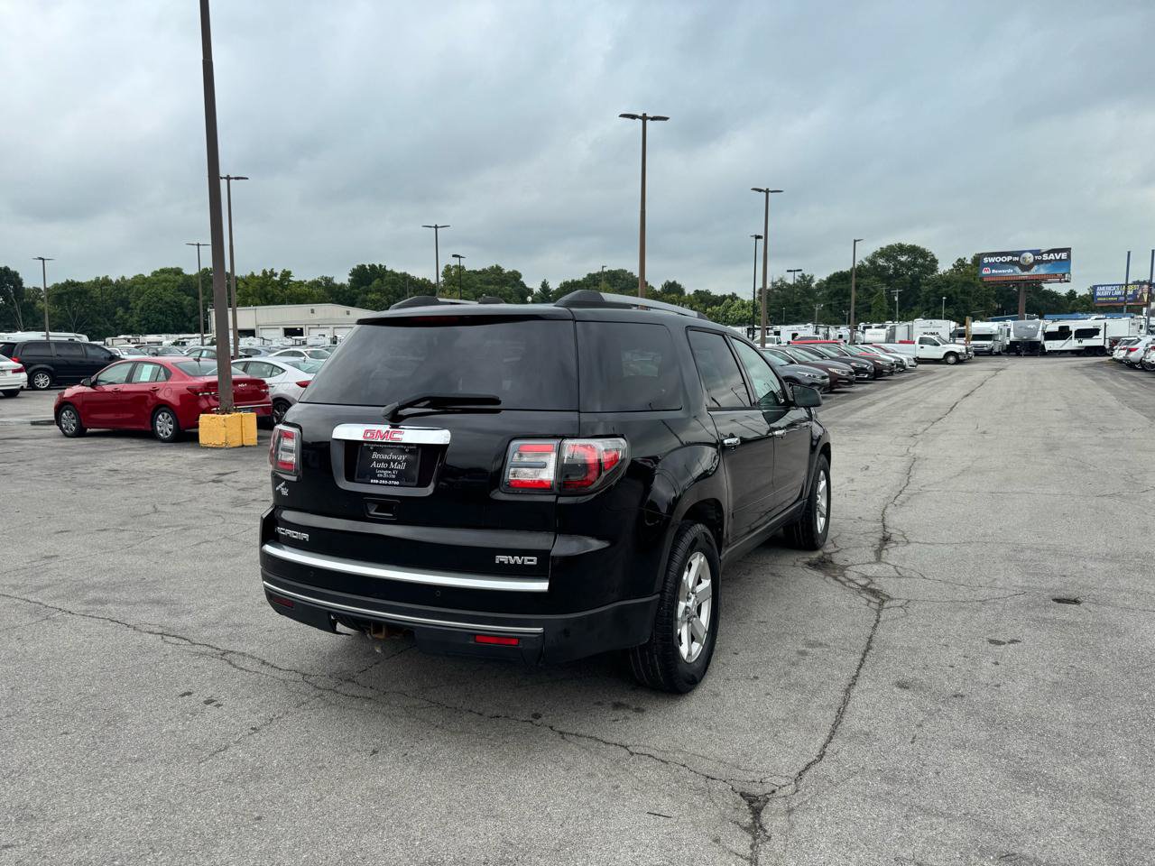 Used 2016 GMC Acadia SLE AWD/4WD image 3