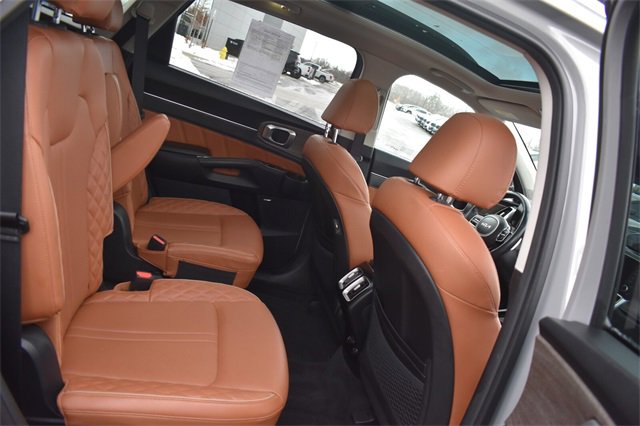 Certified 2022 Kia Sorento SX Prestige w/ Rust Color Package image 17