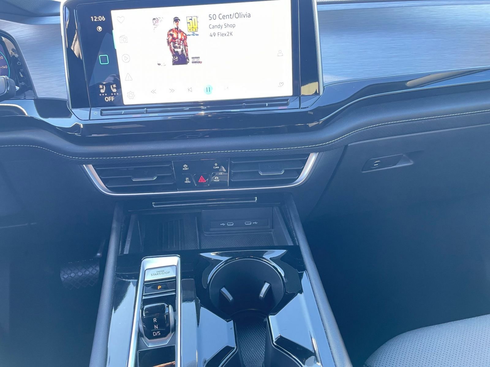 Used 2025 Volkswagen Atlas Cross Sport SE image 18