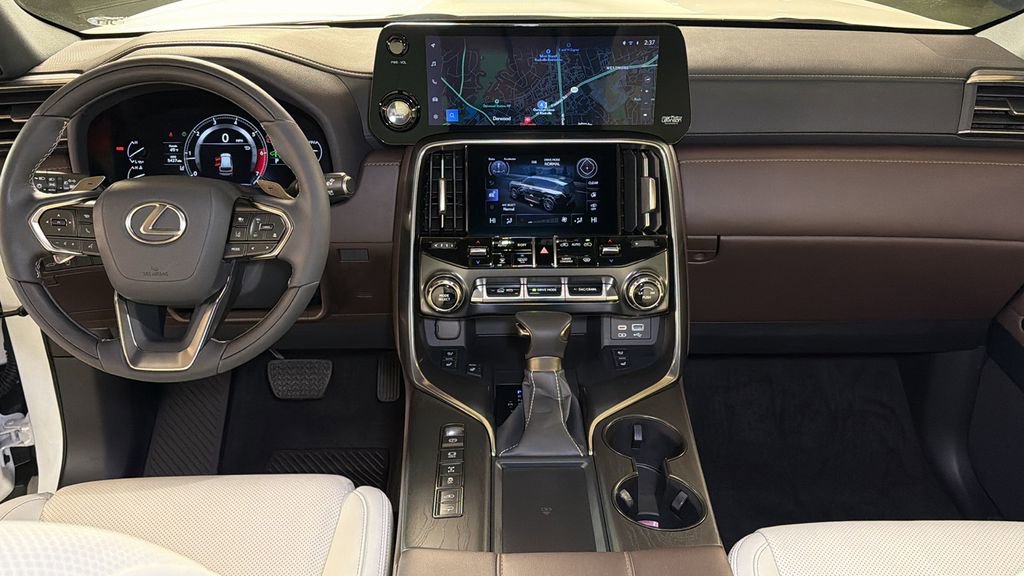 Certified 2024 Lexus LX 600 4WD w/ Appearance Package image 20