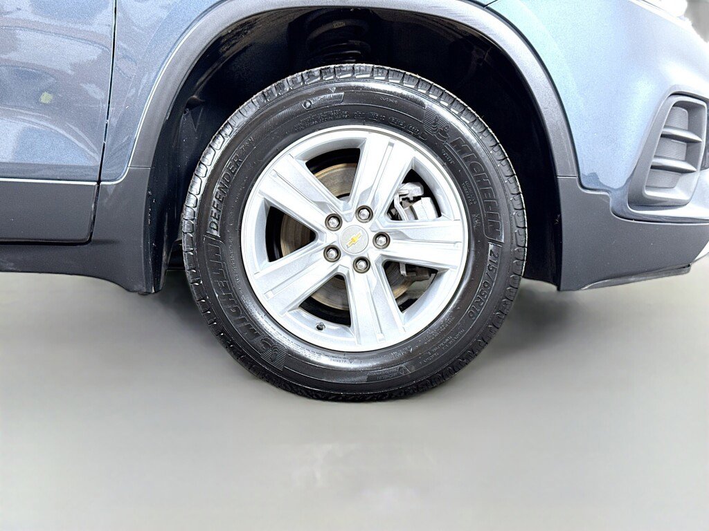 Used 2021 Chevrolet Trax LT w/ LT Convenience Package image 39