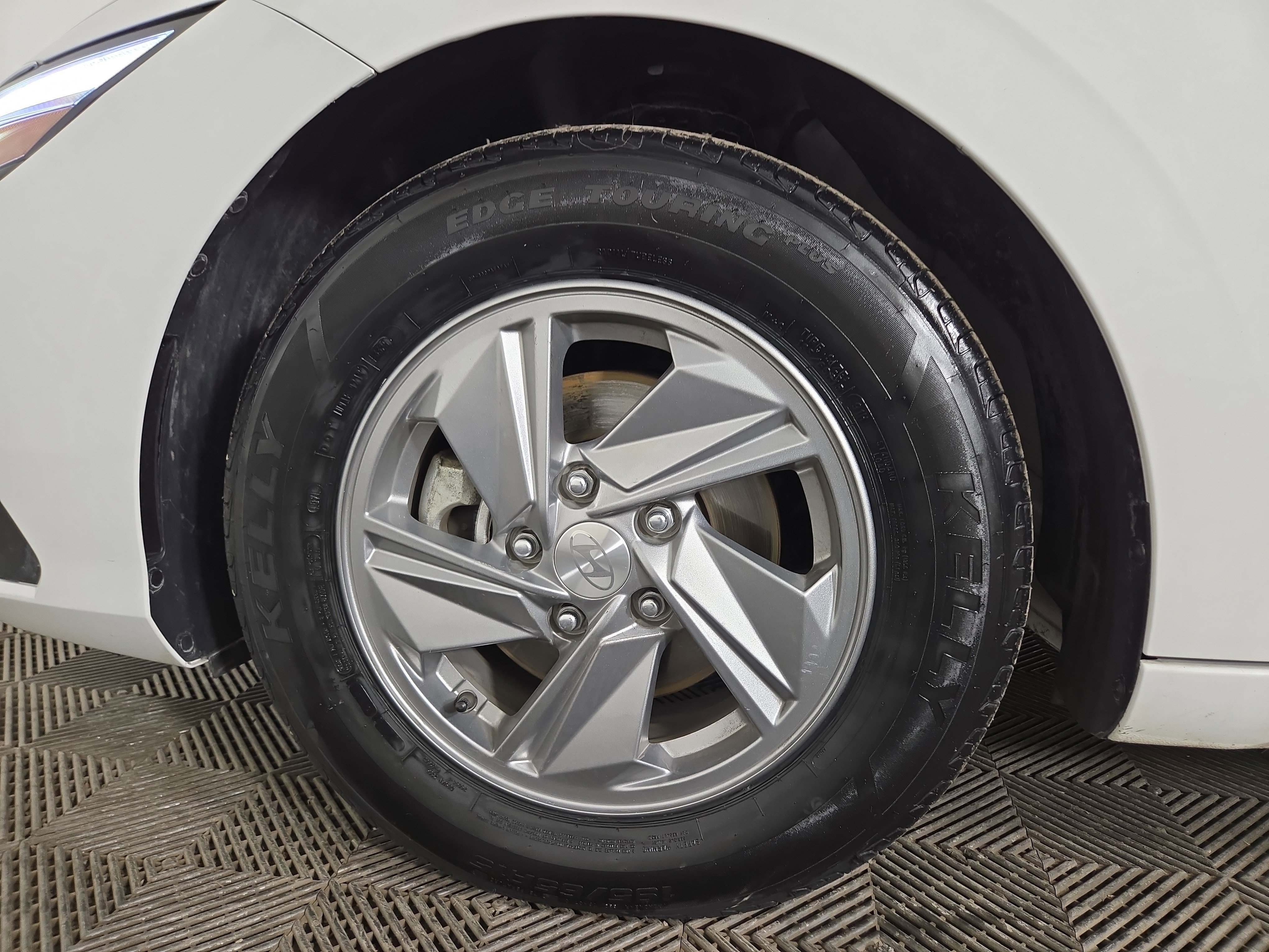 Used 2024 Hyundai Elantra SE image 32