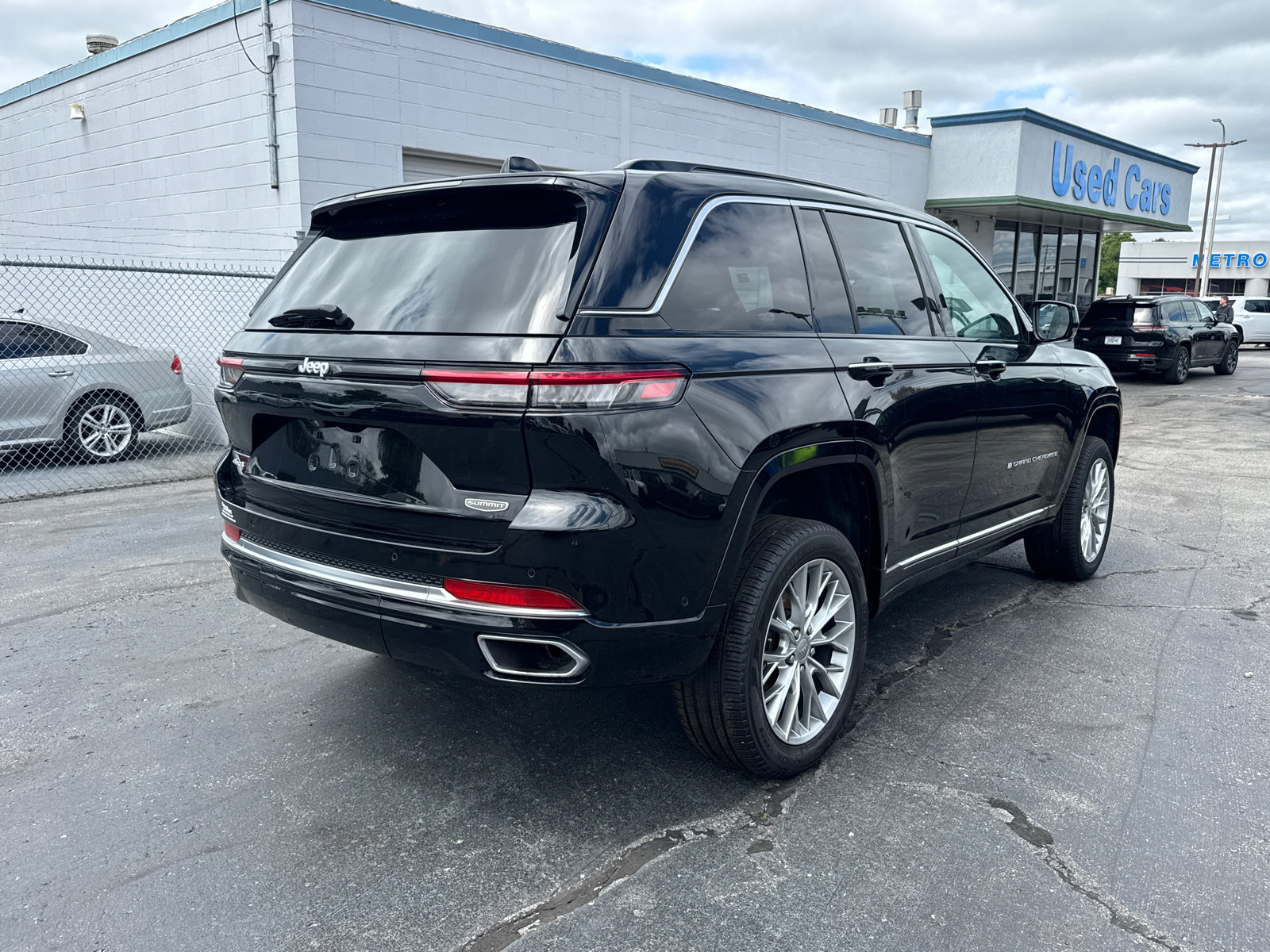 Used 2024 Jeep Grand Cherokee Summit AWD/4WD image 5