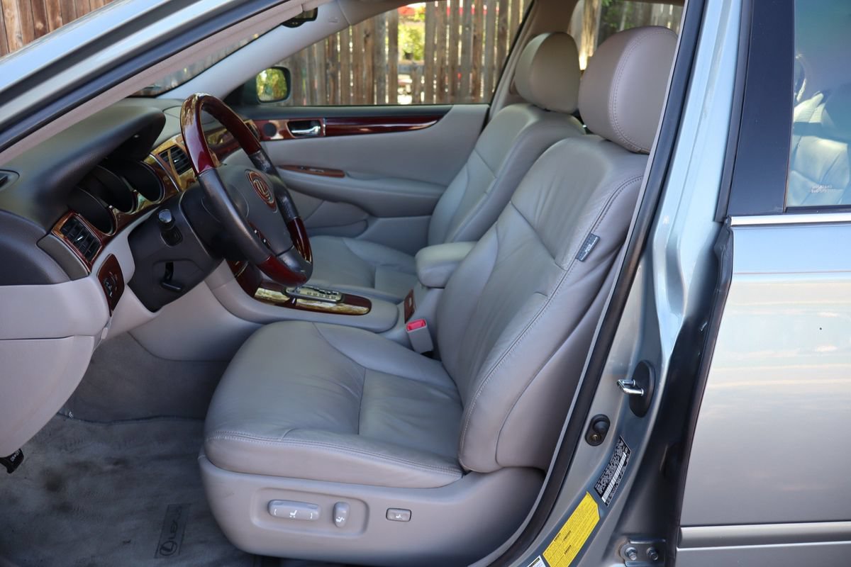 Used 2004 Lexus ES 330 w/ Premium Pkg FWD image 19