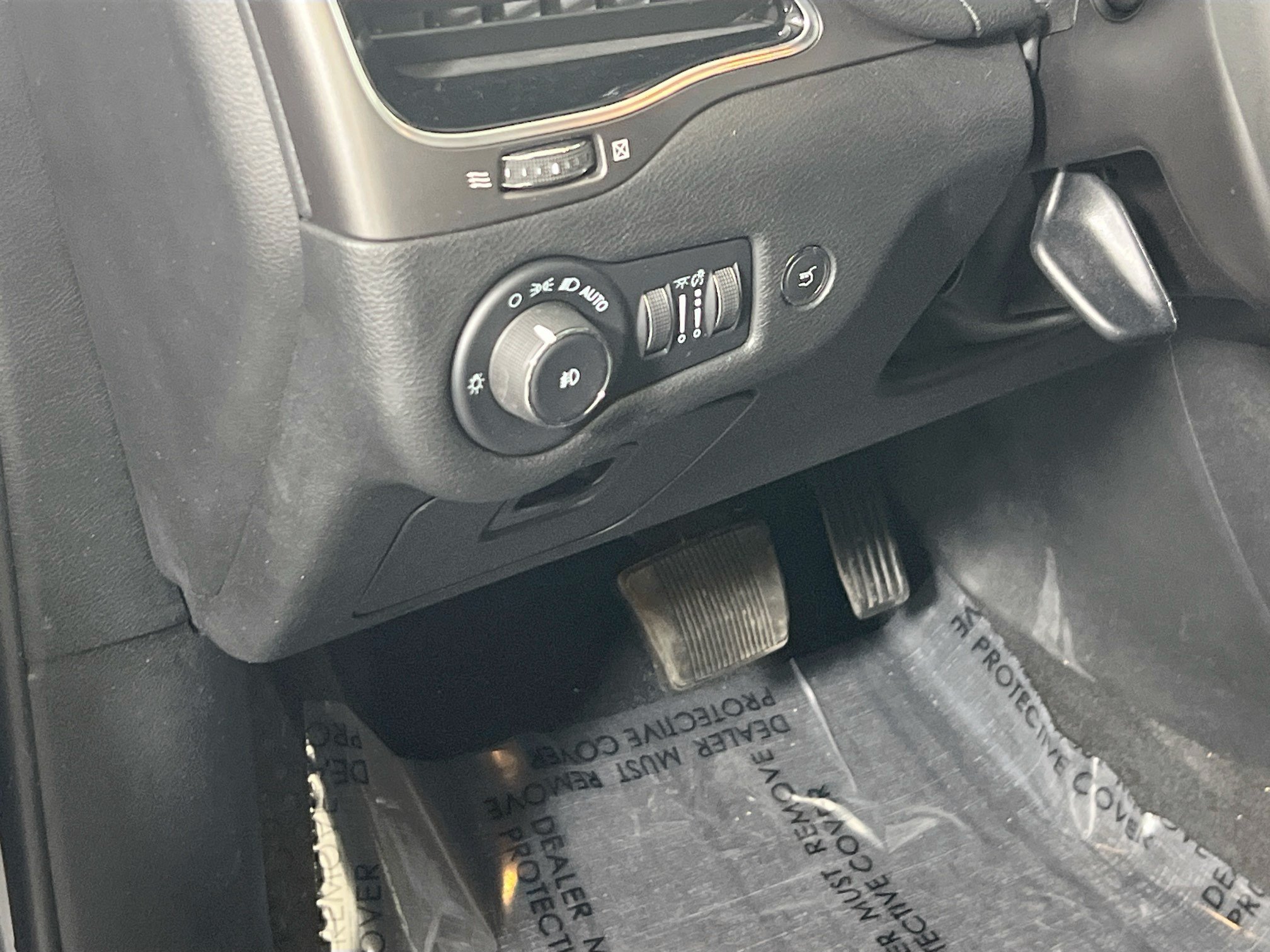 Used 2022 Jeep Cherokee Limited AWD/4WD image 10