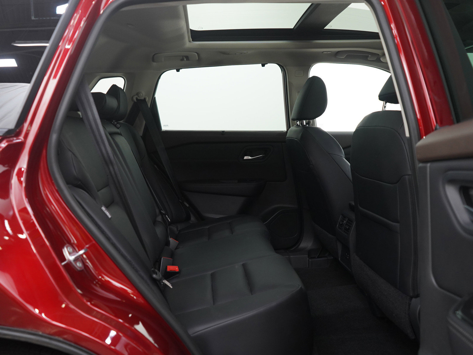 Used 2023 Nissan Rogue SV w/ SV Premium B Package image 12