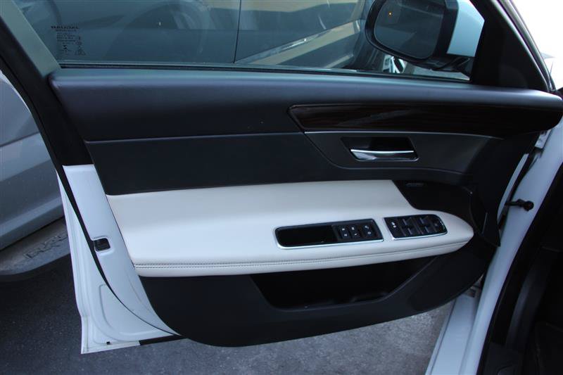 Used 2018 Jaguar XF S AWD/4WD image 23