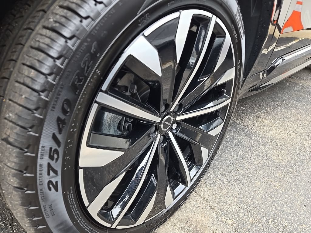 New 2026 Volvo XC90 B6 Plus w/ Protection Package Premier AWD/4WD image 3