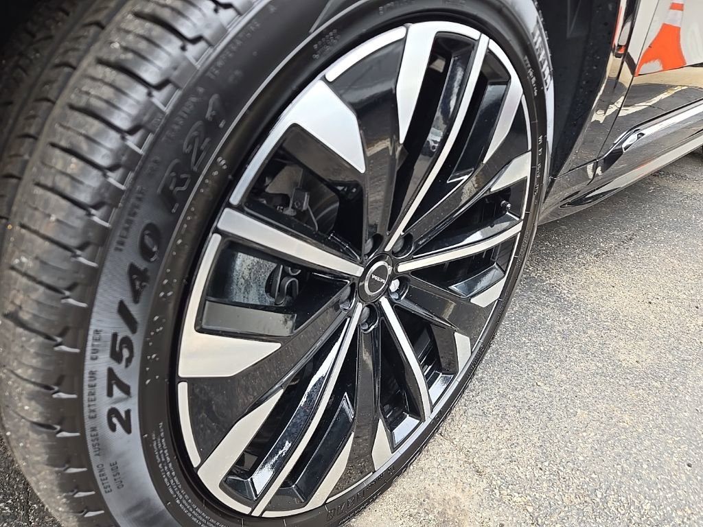 New 2026 Volvo XC90 B6 Plus w/ Protection Package Premier AWD/4WD image 3