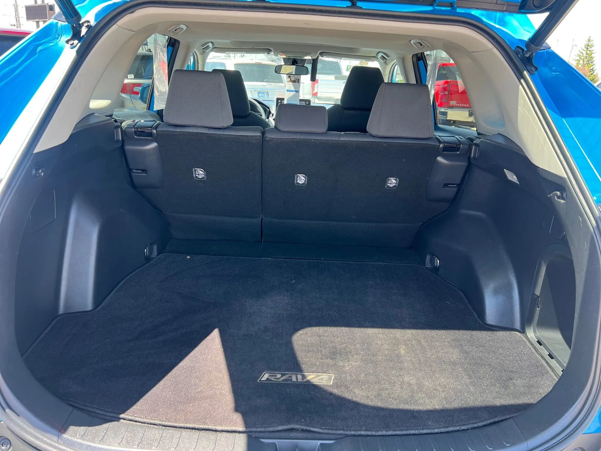 Used 2020 Toyota RAV4 XLE w/ Convenience Package image 8