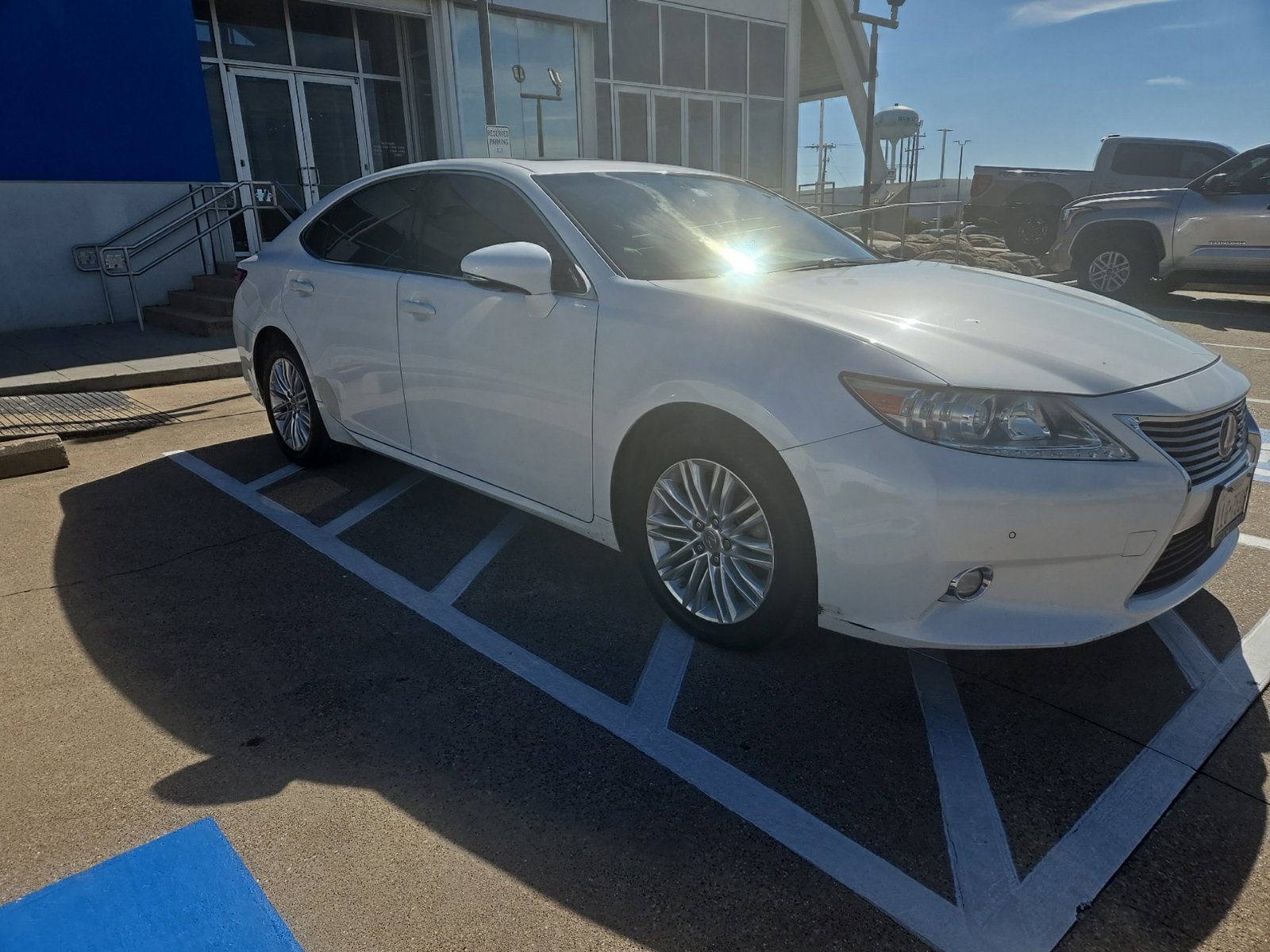 Used 2015 Lexus ES 350 w/ Luxury Package FWD image 4