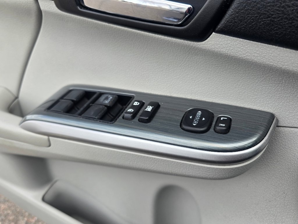 Used 2013 Toyota Camry XLE w/ Convenience Pkg image 19