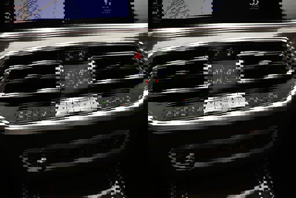 Used 2022 BMW X5 M50i w/ Executive Package image 26