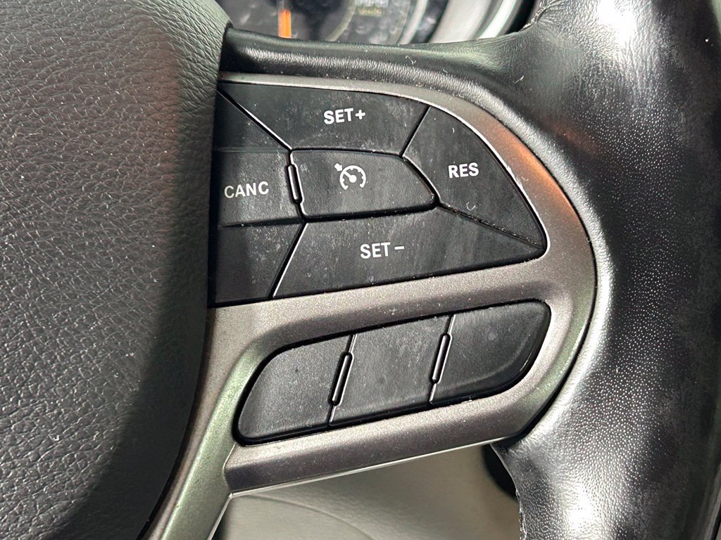 Used 2021 Jeep Cherokee Latitude Lux w/ Sun & Sound Group AWD/4WD image 26