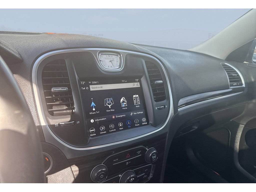 Used 2018 Chrysler 300 Touring L image 25