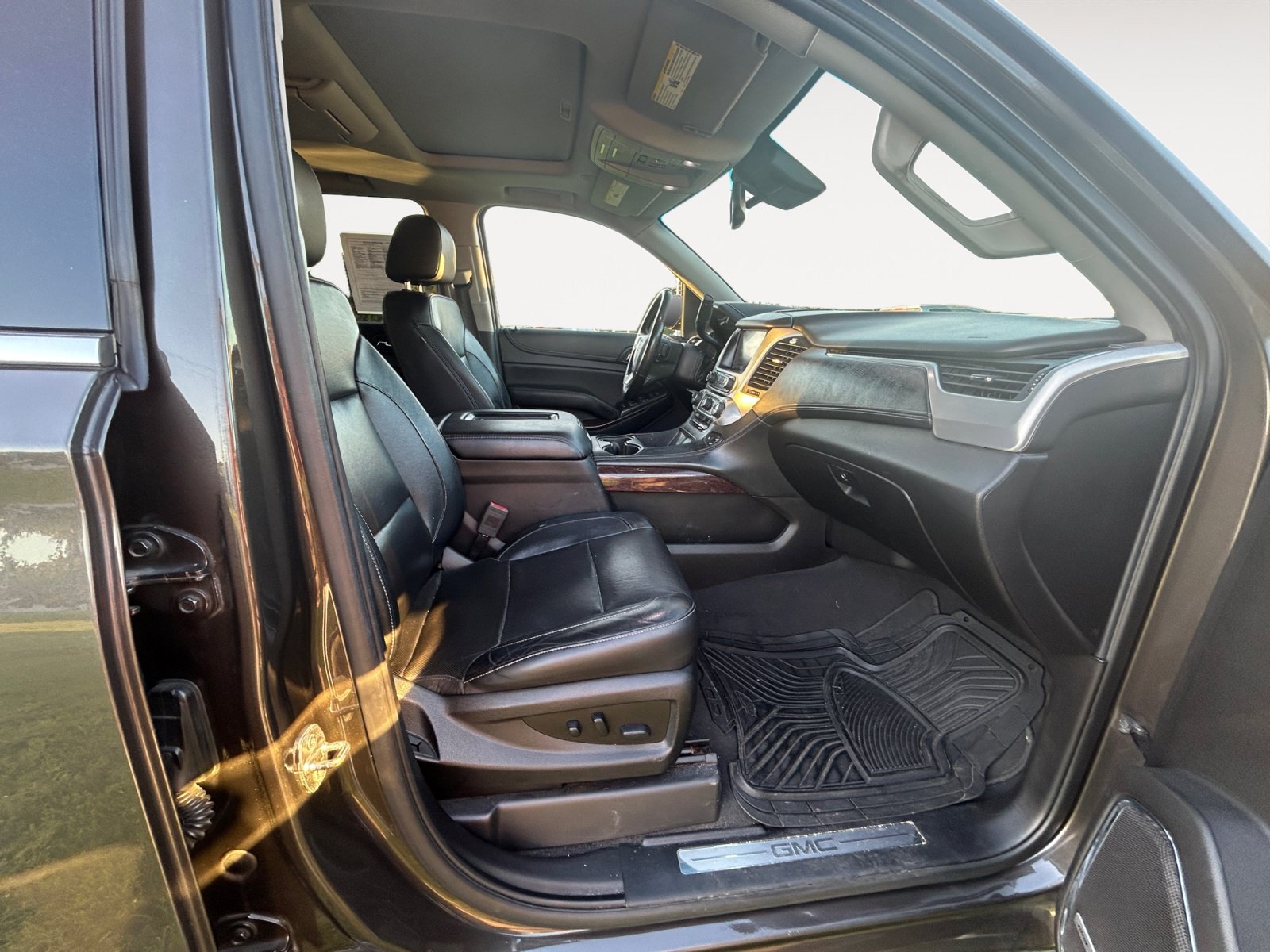 Used 2019 GMC Yukon SLT w/ Open Road Package AWD/4WD image 15