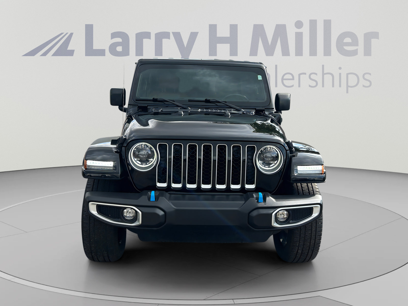 Used 2023 Jeep Wrangler Unlimited Sahara w/ Cold Weather Group AWD/4WD image 8