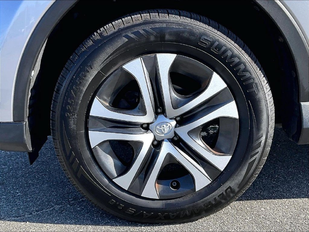 Used 2017 Toyota RAV4 LE w/ Carpet Mat Package AWD/4WD image 7