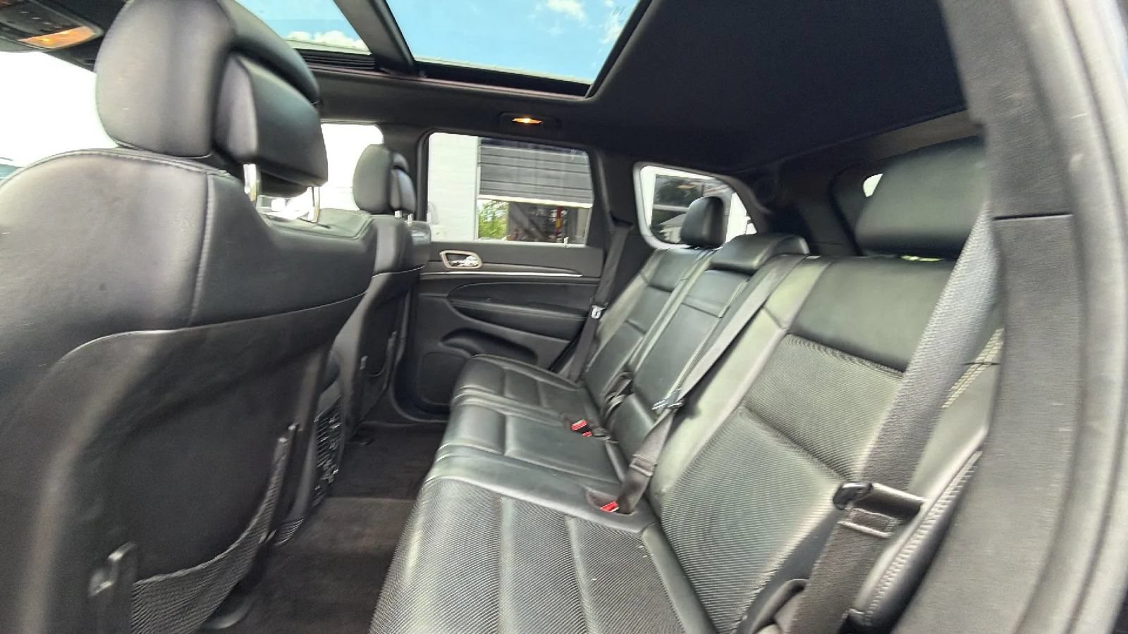 Used 2015 Jeep Grand Cherokee Limited w/ Luxury Group II RWD image 32