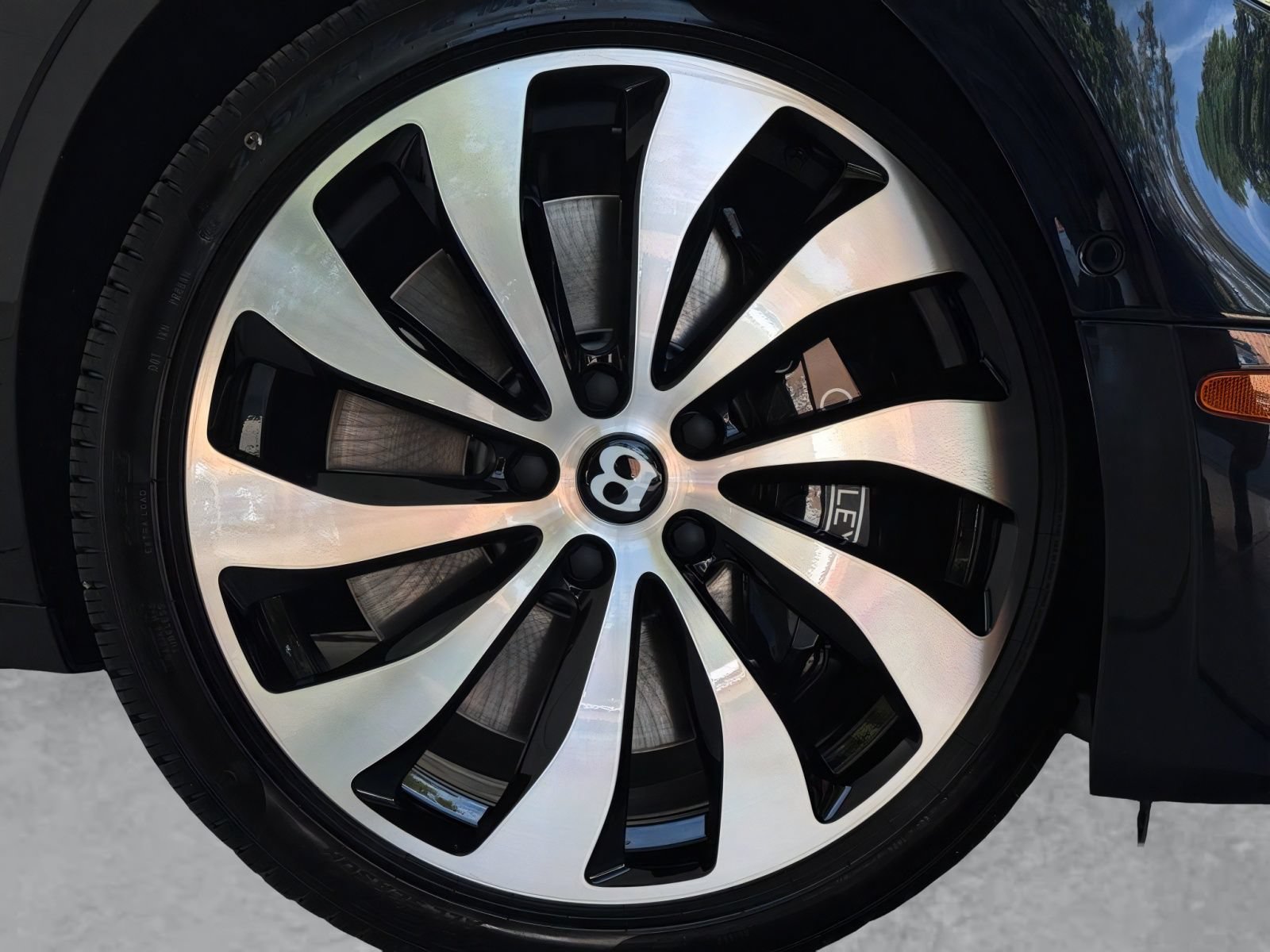 New 2026 Bentley Flying Spur Plug-In Hybrid AWD/4WD image 30