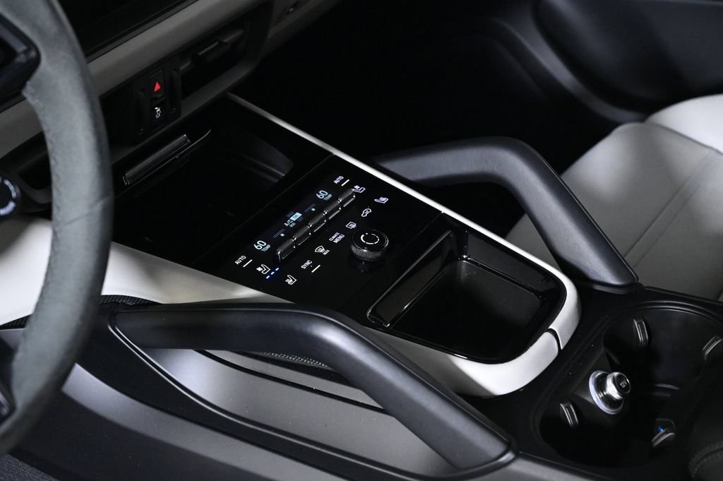 Certified 2025 Porsche Cayenne GTS AWD/4WD image 21