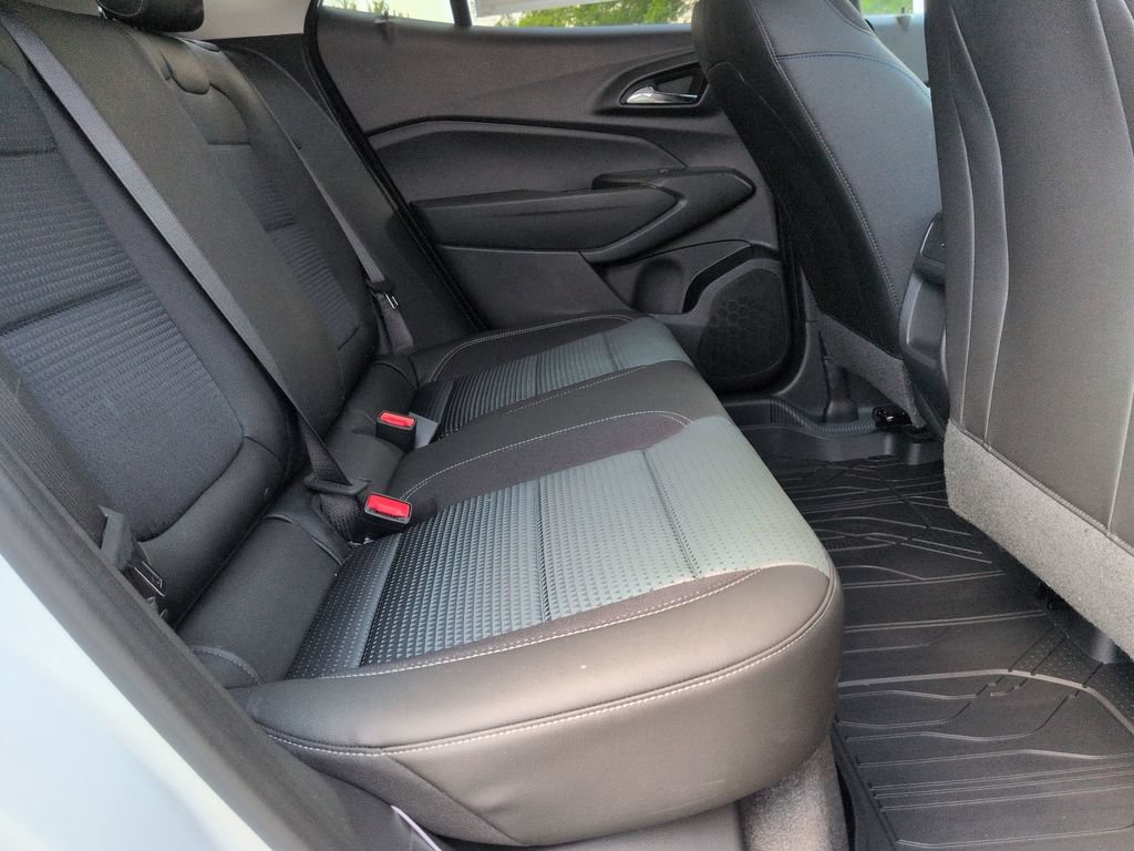 New 2026 Chevrolet Trax LT w/ Sunroof Package FWD image 23