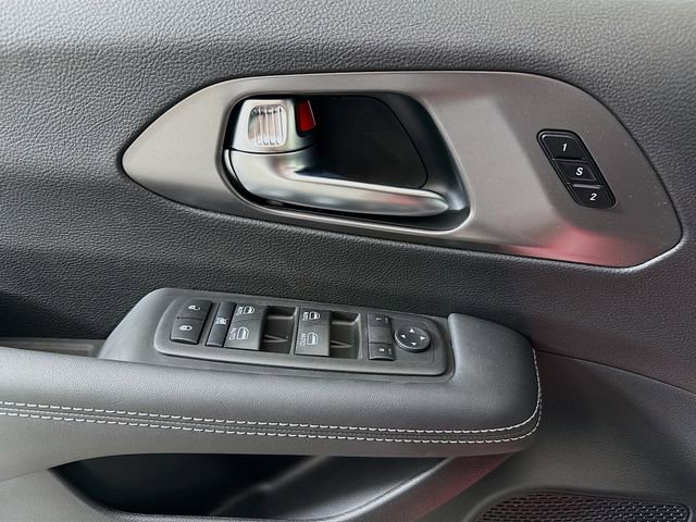 New 2026 Chrysler Pacifica Select AWD/4WD image 17